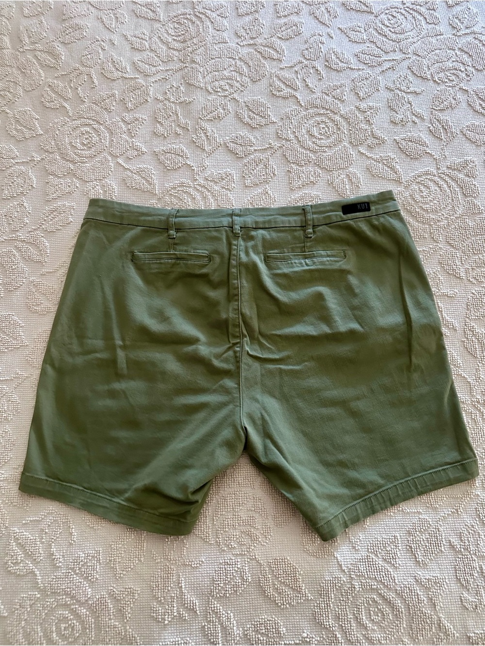 KUT Women’s Earthy Green Chino Trouser Shorts Flat Front Size 22W Regular Fit - Picture 6 of 7